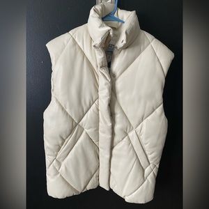 Abercrombie vegan leather puffer vest NWT size small